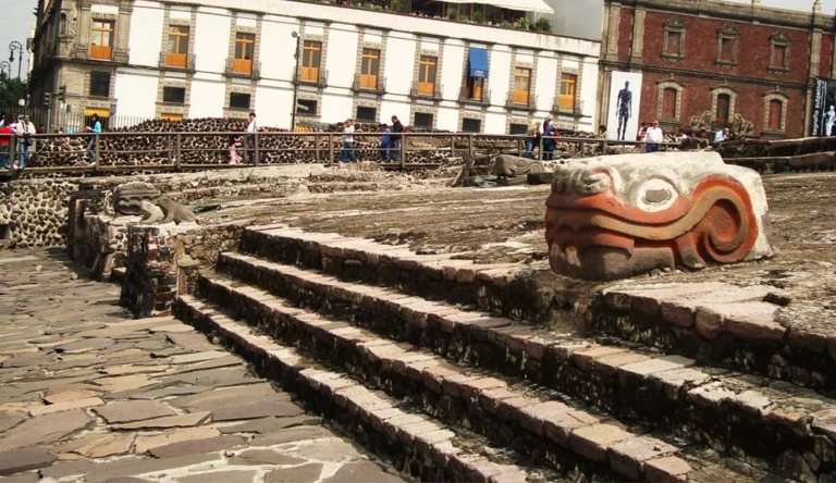 Escultura arqueológica en Templo Mayor CDMX